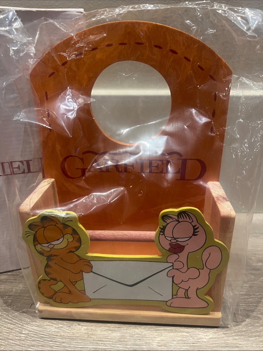 Vintage Brand new 1978 Garfield and Arlene Wooden letter holder - Picture 2 of 6